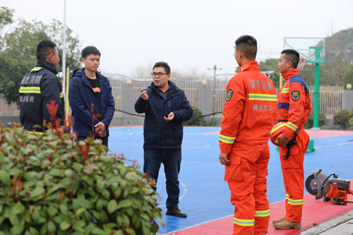 华体育信息工程系主任李会明一行到市消防救援支队看望实习学生