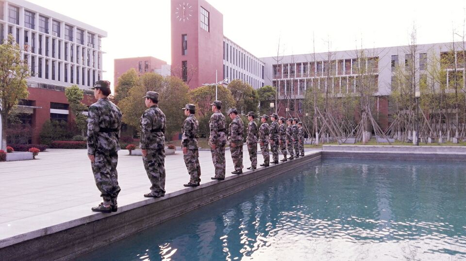 学生特勤队在行动